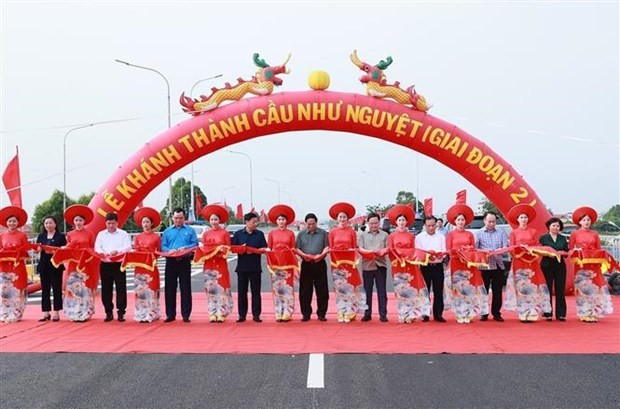 At ribbon-cutting ceremony for Nhu Nguyet bridge 2 (Photo: VNA)