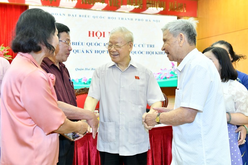 Party General Secretary Nguyen Phu Trong meets voters in Hanoi. (Photo: NDO)