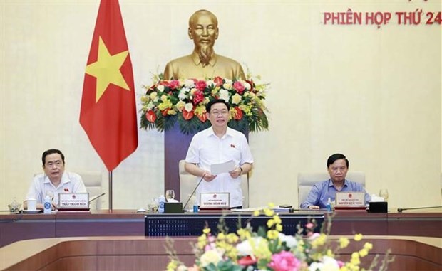 NA Chairman Vuong Dinh Hue (standing) (Photo: VNA)