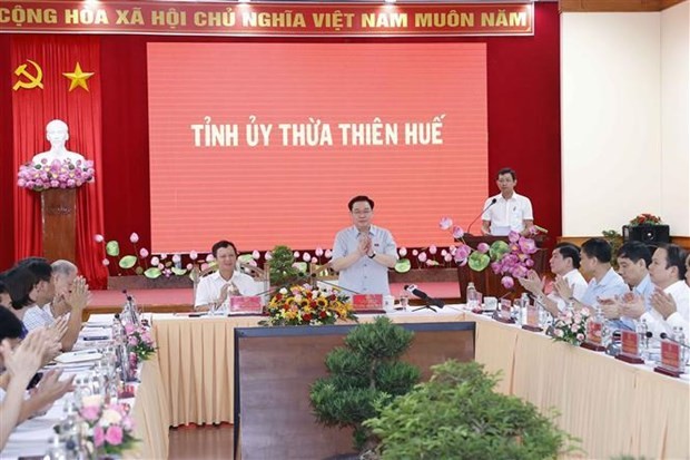 At the working session between NA Chairman Vuong Dinh Hue and the Standing Board of the Thua Thien-Hue province Party Committee. (Photo: VNA)