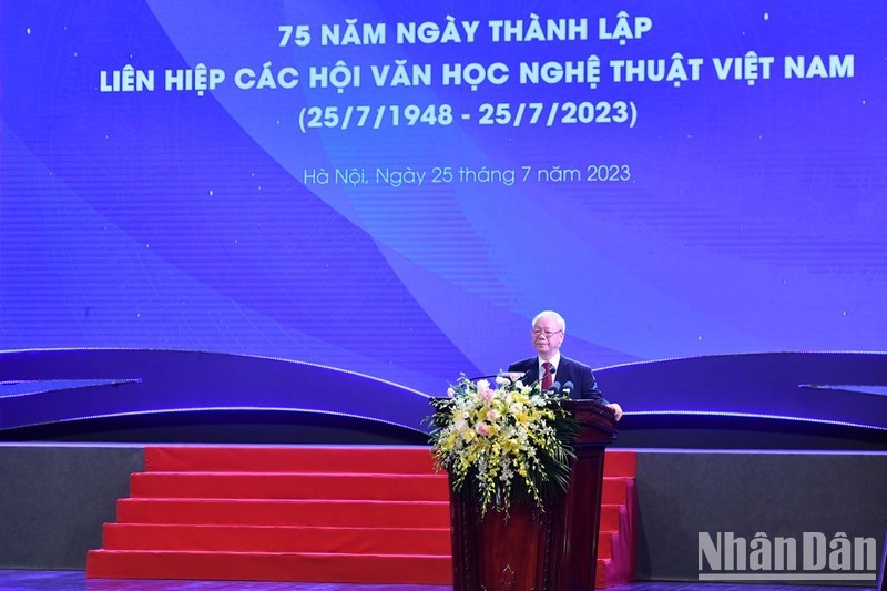 Party General Secretary Nguyen Phu Trong delivers a speech at the ceremony.