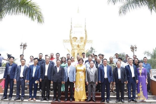 Delegates at the incense-offering ceremony in Oudomxay (Photo: VNA)