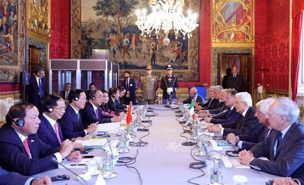 The talks between Vietnamese President Vo Van Thuong and his Italian counterpart Sergio Mattarella in Rome on July 26. (Photo: VNA)