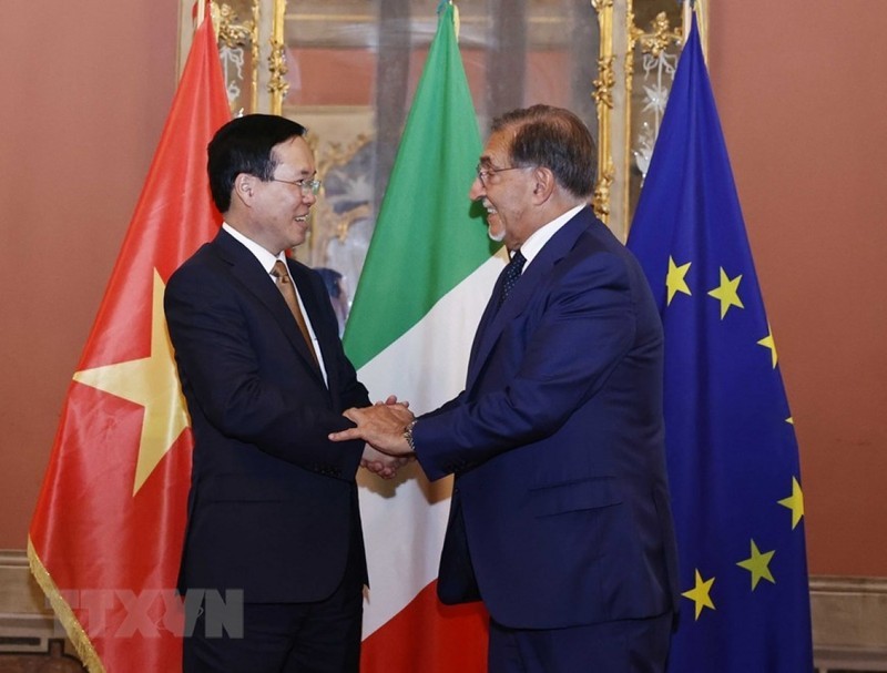 President Vo Van Thuong (L) and President of the Italian Senate Ignazio La Russa (Photo: VNA)