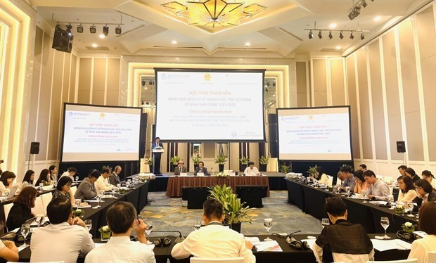 The workshop is held to help the Ministry of Finance complete its mid-term review of the five-year plan for public debt borrowing and repayment for the 2021-2025 period.(Photo: VNA)