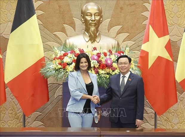 Chairman of the National Assembly Vuong Dinh Hue (R) and visiting President of the Belgian Senate Stephanie D’Hose in Hanoi on August 21. (Photo: VNA)