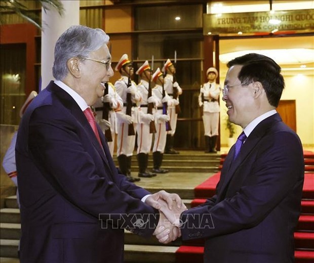 President Vo Van Thuong (R) and Kazakh President Kassym-Jomart Tokayev (Photo: VNA)