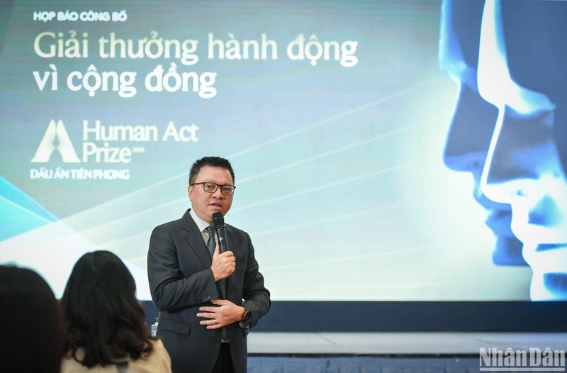 Member of the Party Central Committee (PCC) and Editor-in-Chief of Nhan Dan Newspaper Le Quoc Minh speaks at the press conference.