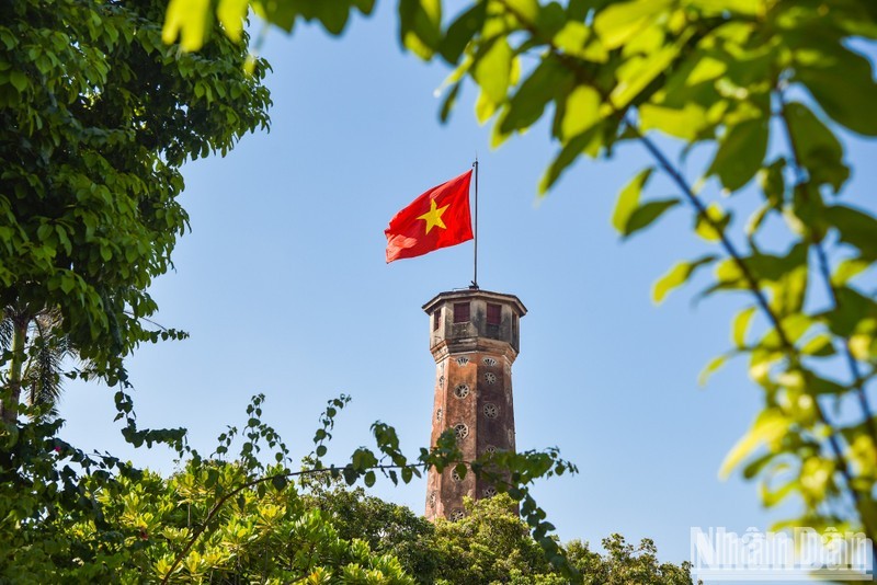 Vietnam takes firm steps on the glorious revolutionary path. (Photo: Ha Nam) 