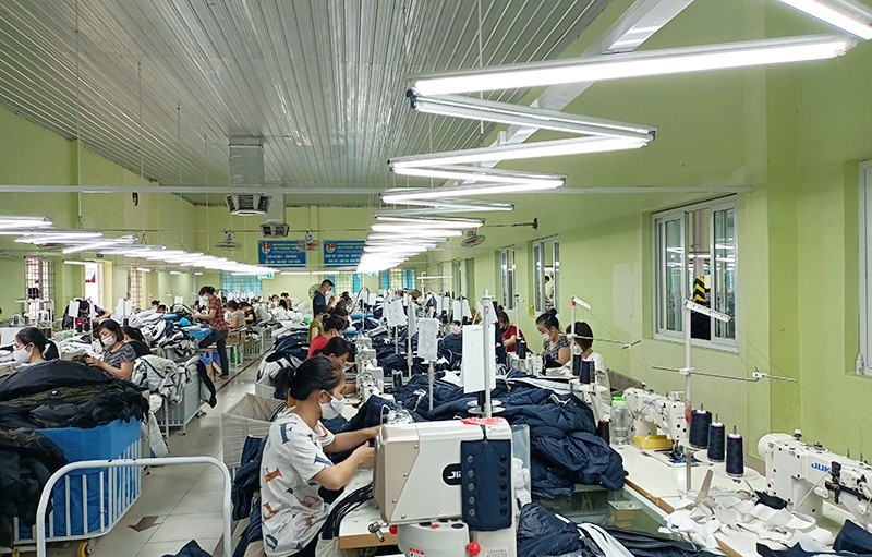 Producing textiles and garments for export at Nam Dinh Textile Joint Stock Corporation. (Photo: Quynh Chi)