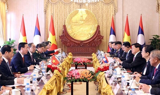 President Vo Van Thuong holds talks with General Secretary and President of Laos Thongloun Sisoulith in April 2023 (Photo: VNA)