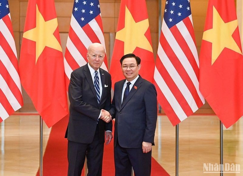 Chairman of the National Assembly Vuong Dinh Hue meets with US President Joseph Robinette Biden Jr. (Photo: NDO/Duy Linh)