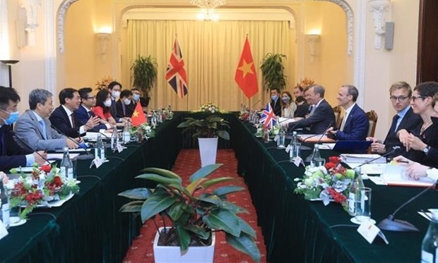 The talks between Vietnamese Minister of Foreign Affairs Bui Thanh Son and UK Secretary of State for Foreign and Commonwealth Affairs Dominic Raab in Hanoi in 2021 (Photo: VNA)