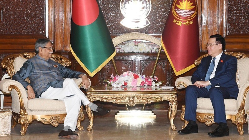 National Assembly Chairman Vuong Dinh Hue meets with President of Bangladesh Mohammed Shahabuddin. (Photo: VNA)