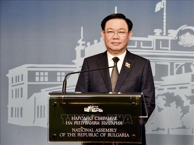 NA Chairman Vuong Dinh Hue at a press conference during his official visit to Bulgaria (Photo: VNA)