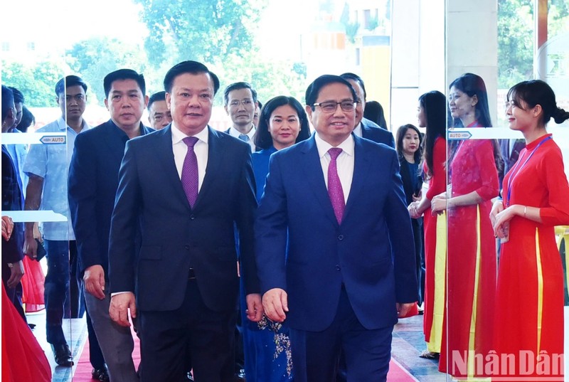 Prime Minister Pham Minh Chinh, Head of the Central Emulation and Commendation Council attends the event.