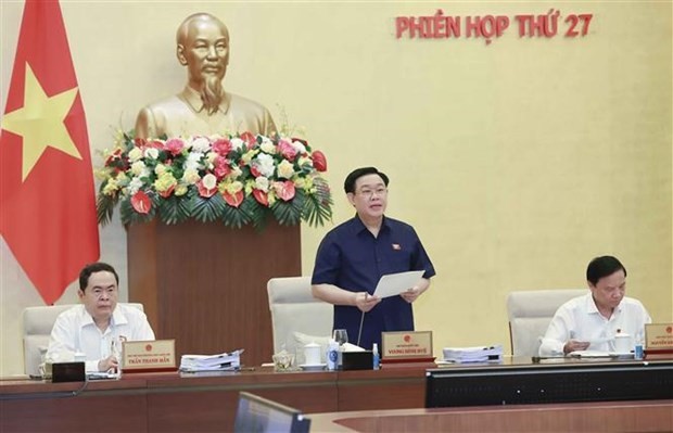 NA Chairman Vuong Dinh Hue speaking at the session (Photo: VNA)