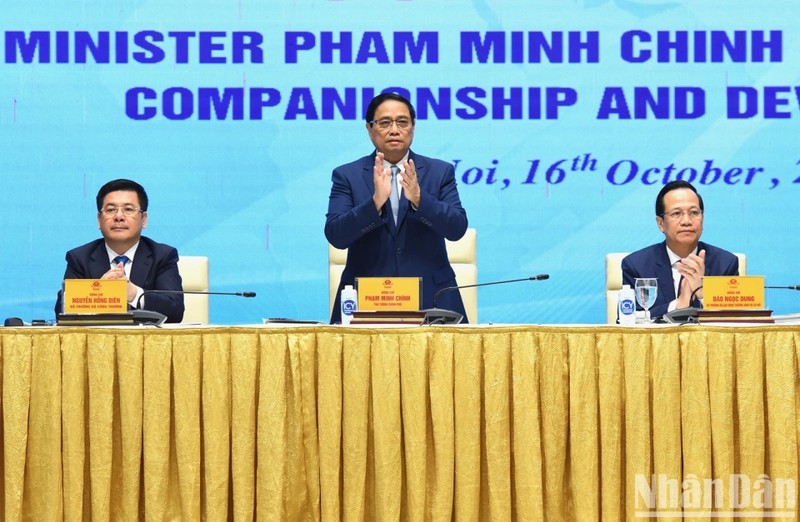 PM Pham Minh Chinh speaks at the conference.