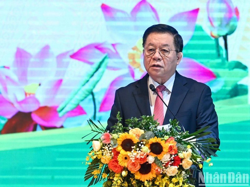 Secretary of the Party Central Committee (PCC) and Head of the PCC’s Commission for Communication and Education Nguyen Trong Nghia speaks at the ceremony. (Photo: Duy Linh)