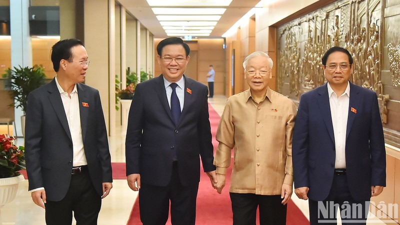 On the morning of November 1, Party General Secretary Nguyen Phu Trong, President Vo Van Thuong, Prime Minister Pham Minh Chinh and National Assembly Chairman Vuong Dinh Hue join the National Assembly session.