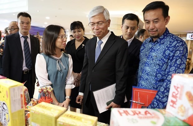 At a display of Halal products (Photo: VNA)