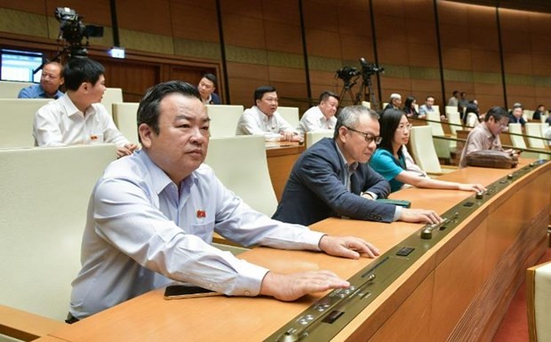 Legislators press buttons to vote on the change to the agenda of the NA's sixth session on November 22. (Photo: qdnd.vn)