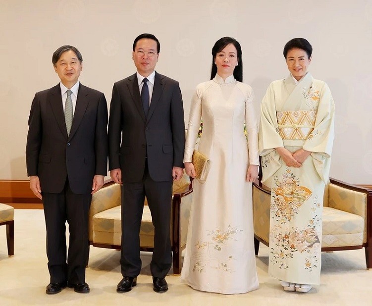 President Vo Van Thuong, Emperor Naruhito and their spouses (Photo: VNA)