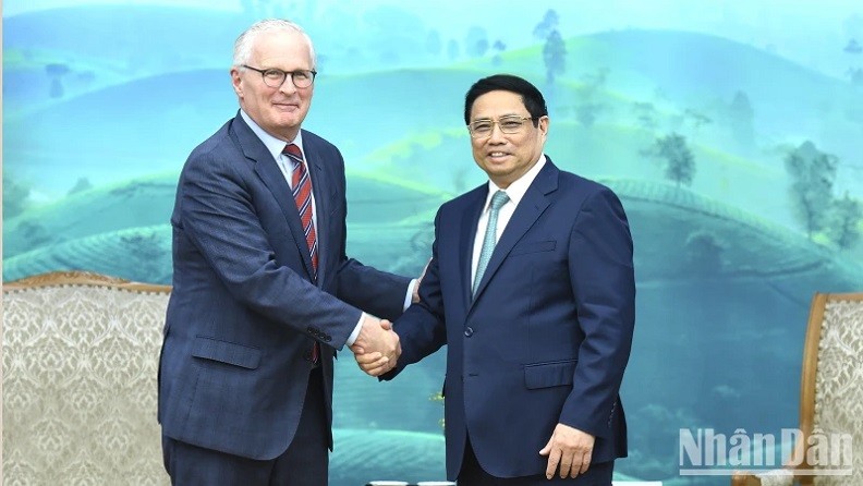 Prime Minister Pham Minh Chinh receives President of the US Semiconductor Industry Association (SIA) John Neuffer. (Photo: NDO)