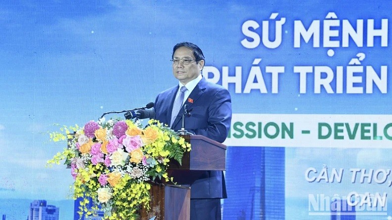 Prime Minister Pham Minh Chinh speaks at the event.