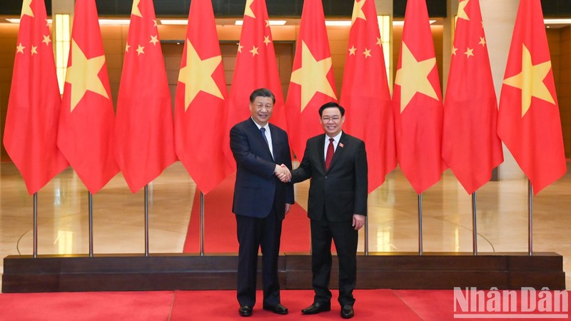 National Assembly Chairman Vuong Dinh Hue and General Secretary and President of China Xi Jinping.