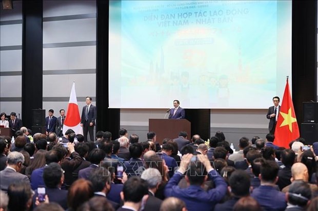 Prime Minister Pham Minh Chinh speaks at the forum. (Photo: VNA)