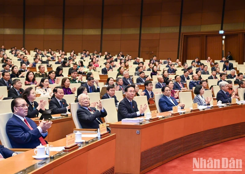 The session is attended by Party General Secretary Nguyen Phu Trong, President Vo Van Thuong, PM Pham Minh Chinh,NA Chairman Vuong Dinh Hue, and many Party, State, NA officials and former leaders. (Photo: NDO)