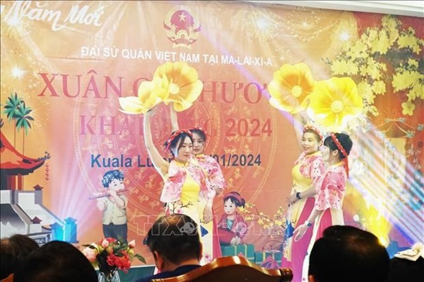 An art performance at the Tet celebration in Kuala Lumpur (Photo: VNA)