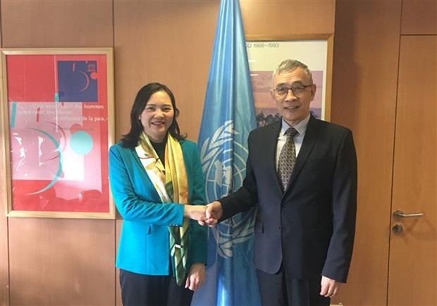 Ambassador Nguyen Thi Van Anh, Permanent Representative of Vietnam to UNESCO (L), and Qu Xing, Deputy Director-General of UNESCO (Photo: VNA)
