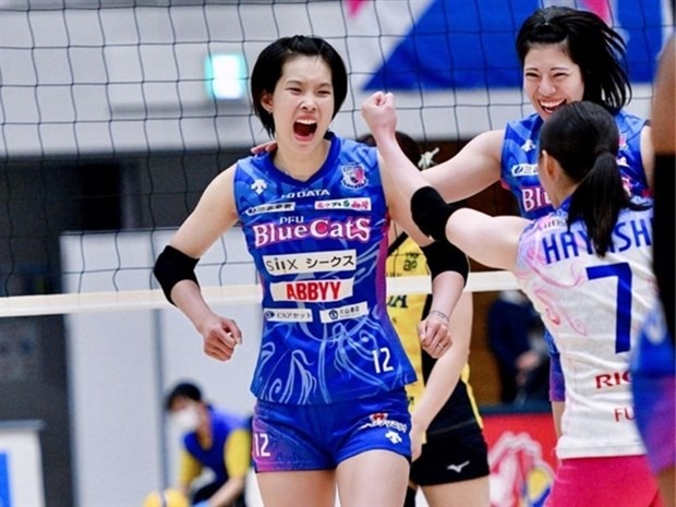 Tran Thi Thanh Thuy (left) celebrates with teammates of PFU BlueCats in Japan. (Photo of FC Tran Thị Thanh Thuy)