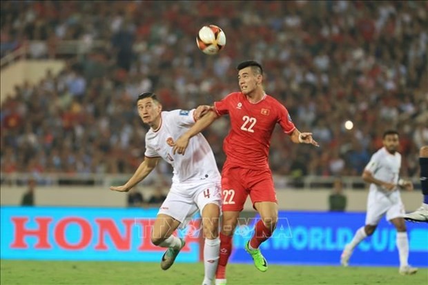 Vietnamese (red) and Indonesian players vie for the ball. (Photo: VNA)