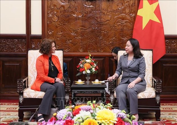 Acting President Vo Thi Anh Xuan (right) and WB Country Director for Vietnam Carolyn Turk. (Photo: VNA)
