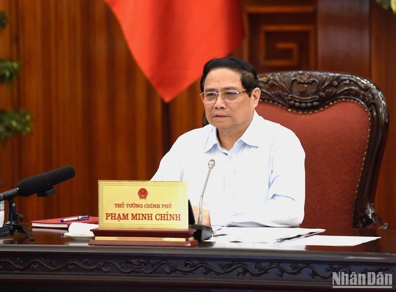 Prime Minister Pham Minh Chinh addresses the meeting 