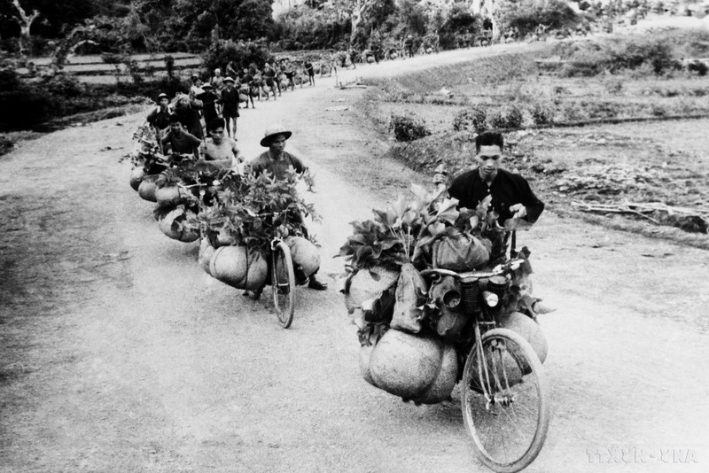 A group of frontline workers serving Dien Bien Phu Campaign. (Photo: VNA)