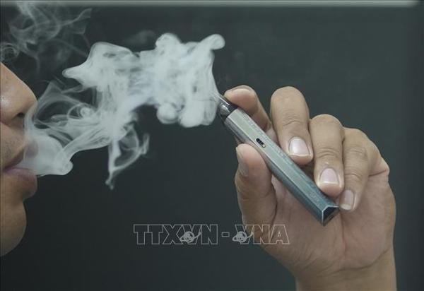 E-cigarettes and heated tobacco products are brought into Vietnam mainly through smuggled and hand-carried imports. (Photo: VNA)