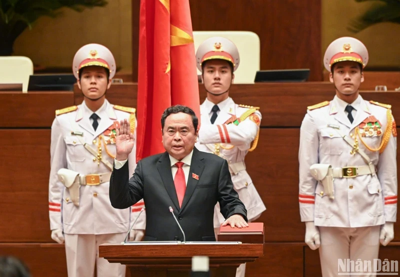 Newly-elected National Assembly Chairman Tran Thanh Man takes the oath of office on May 20 (Photo: NDO)