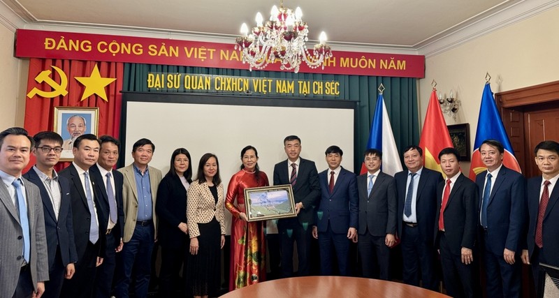 The delegation from Ha Nam works with the Vietnamese Embassy in the Czech Republic. (Photo: VOV)