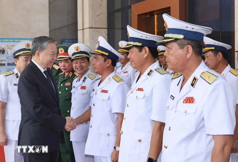 President To Lam and leaders of Vietnam People's Navy (Photo: VNA)