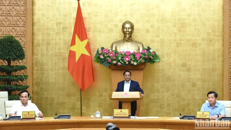 PM Pham Minh Chinh chairs the Government’s law-building meeting on June 13. (Photo: NDO)