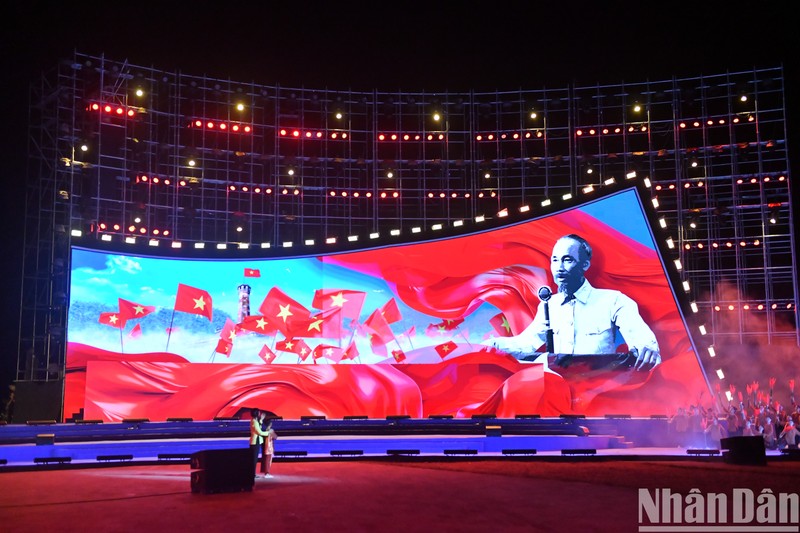 An art performance at the opening ceremony (Photo: NDO)