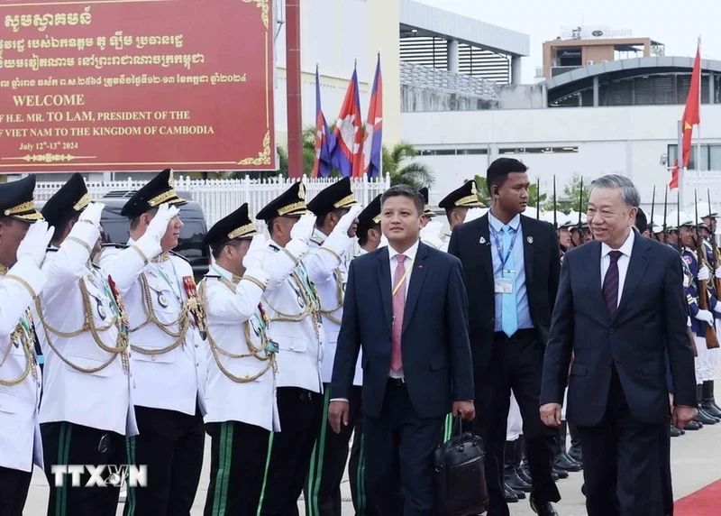 President To Lam on July 13 afternoon leaves Phnom Penh, concluding his successful state visit to Cambodia (Photo:VNA)