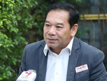 Vanxay Tavinyan, Vice Chairman of the LPRP Central Committee’s Commission for Propaganda and Training and Editor-in-chief of the Pasaxon newspaper, grants an interview to the Vietnam News Agency. (Photo: VNA)