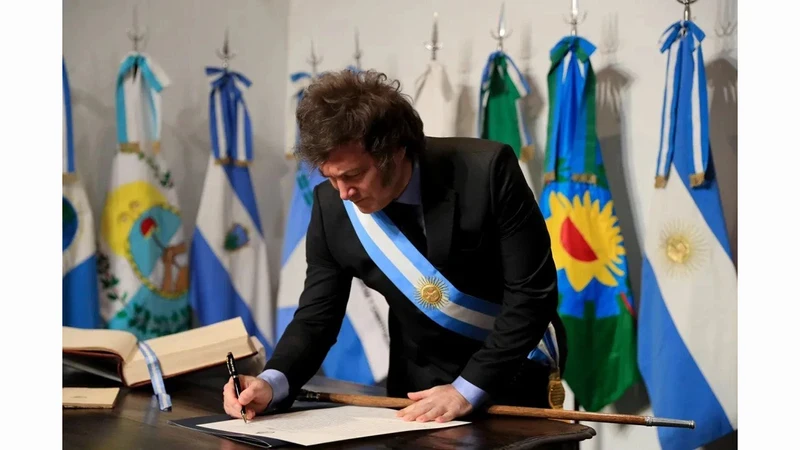 Argentine President Javier Milei signs the Social Pact. (Photo: Buenos Aires Herald)