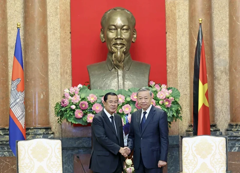 President To Lam (R) and CPP President and Senate President Hun Sen (Photo: VNA)