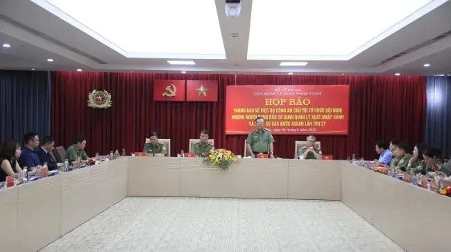 At the press conference on the 27th ASEAN Directors-General of Immigration Departments and Heads of Consular Affairs Divisions of Ministries of Foreign Affairs Meeting (DGICM 27) and its related meetings. (Photo: VNA)